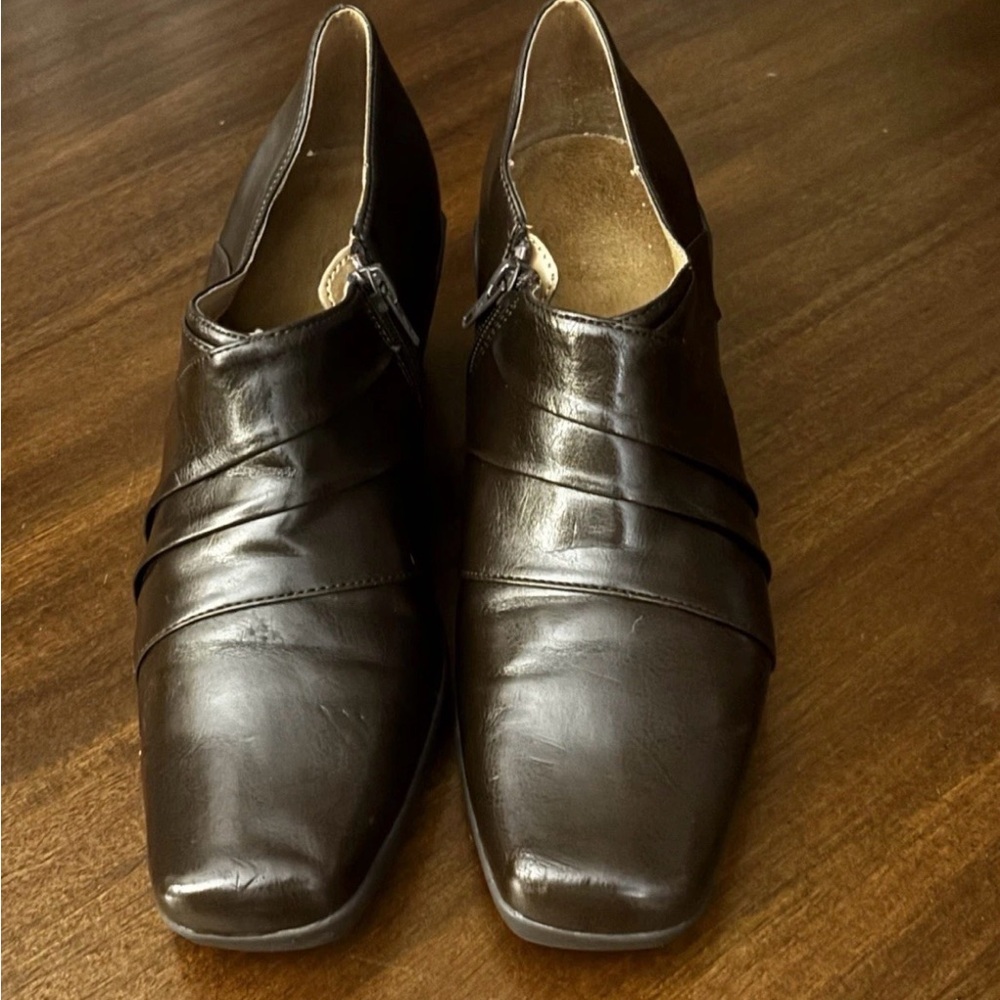 AEROSOLES Women’s Dark Brown Leather Dress Oxfords with Subtle Band Detailing